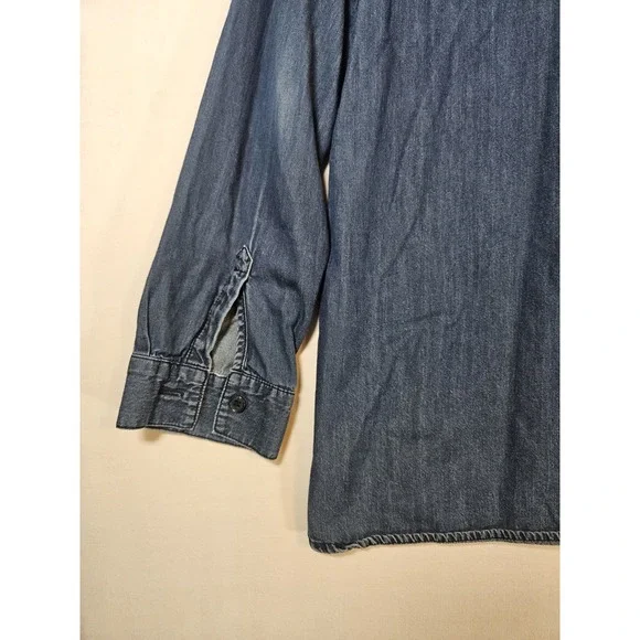 Lot Of 2 Old Navy Lightweight Denim Blue Long Sleeve Button Shirt Women's Small - Picture 7 of 16
